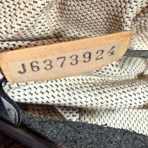 Dooney and Burke bucket shoulder bag! Exc condition!! Black color, med sz purse - Picture 10 of 15